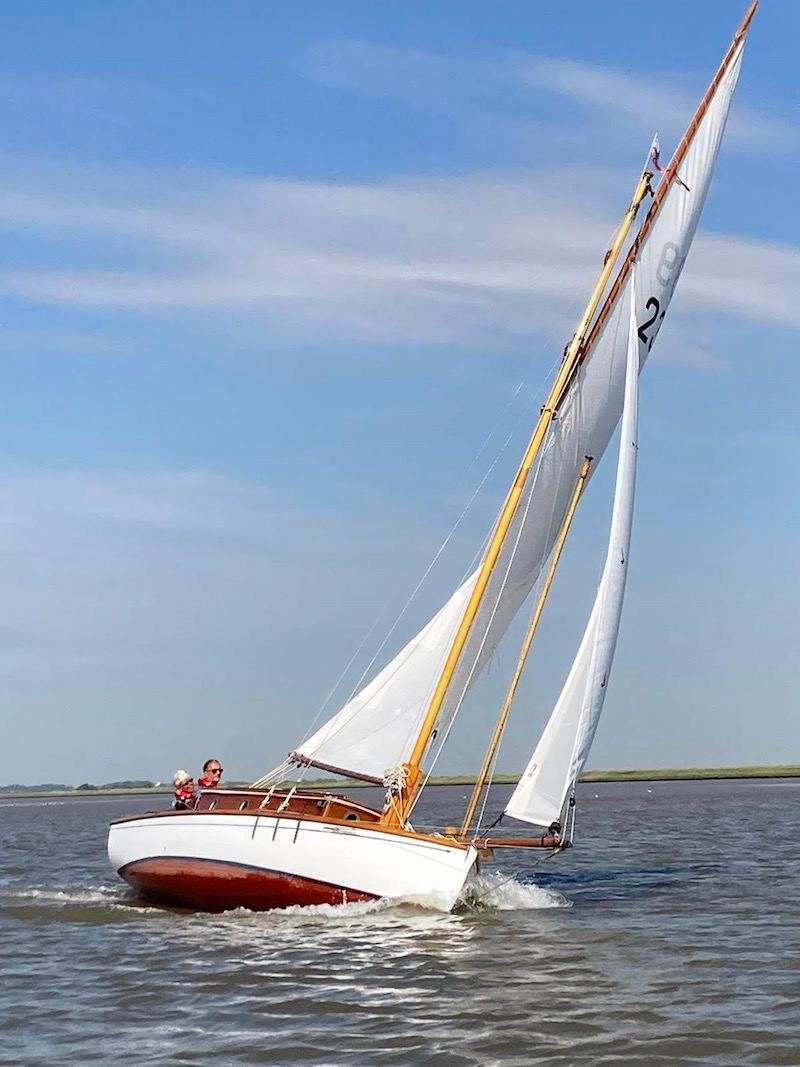 29 Glider crossing Breydon