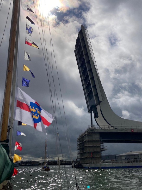 25 Going through the gull wing bridge